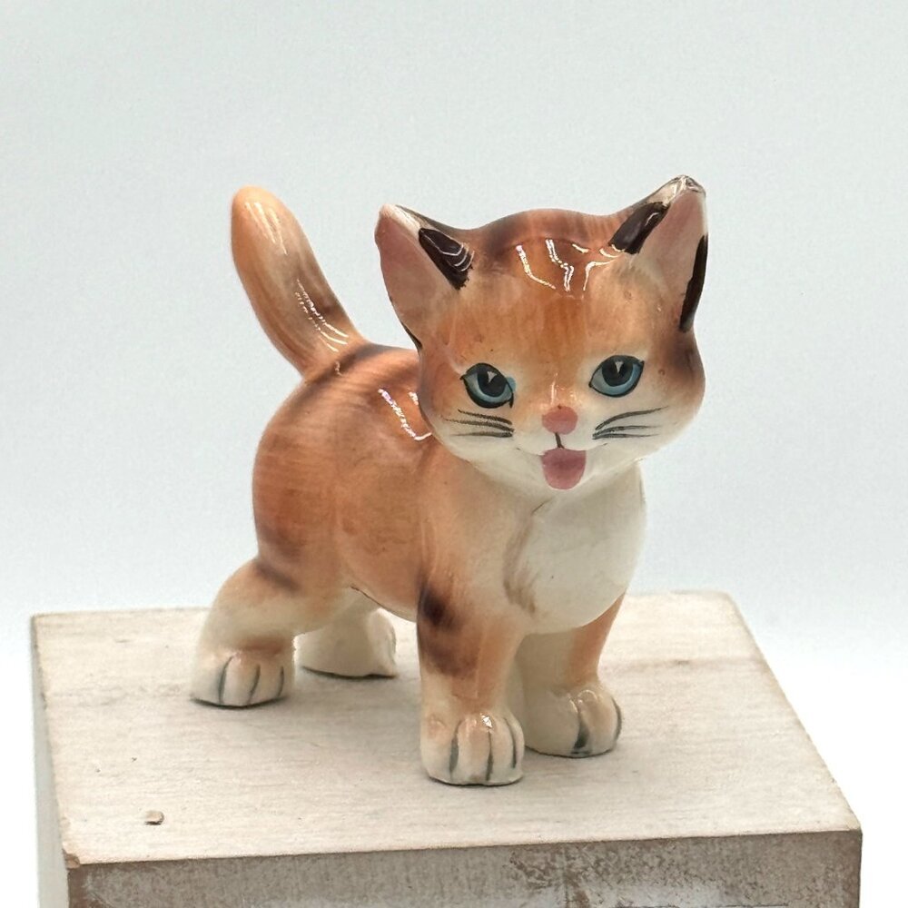Vtg orange tabby statue standing kitten Cat Figurine  Blue Eyes Japan
